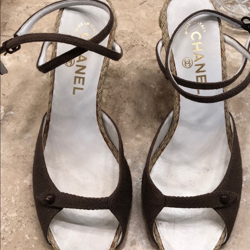 Excellent condition Chanel shoes-Authentic